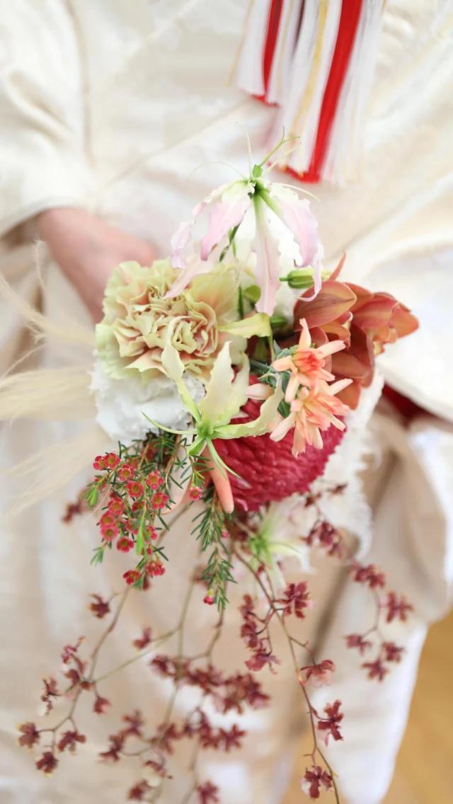 .
実は和装の挙式も叶うオワゾブルー🕊

和装で挙式がしたいけど、
神社ほど厳粛な雰囲気じゃなくてもよかったり、
親族以外の、ご友人様にも挙式を見届けてほしい
カップル様にはおすすめです＾＾

______________________________

ストーリーでは #オワゾブルー花嫁 
が選んだドレスやブーケを発信中!
是非フォローして当日のイメージアップ
になれば嬉しいです＾＾

@oiseaubleu_kochi 

今月のウェディングフェアは📍投稿へ
創立20周年のお得なプランも案内中🕊️

______________________________

#オワゾブルー #オワゾブルー高知 #高知 #高知結婚式 #高知結婚式場 #高知ウェディング #高知婚 #結婚式場 #高知フォトウェディング #ウェディングドレス #オワゾブルー花嫁 #高知貸切 #貸切ウェディング #wedding #weddingdress #weddingphotography #高知前撮り #ウェディングブーケ #プレ花嫁 #プレ花嫁準備 #高知プレ花嫁